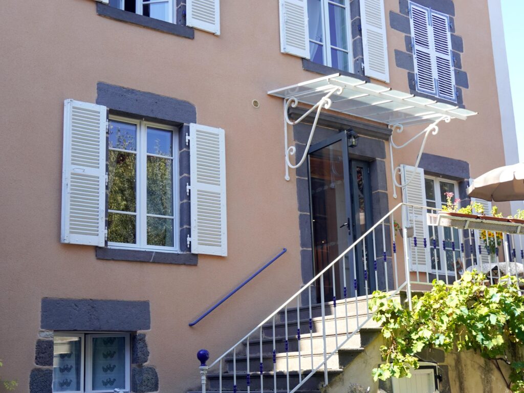 Au Coq Bleu in Mareugheol, France